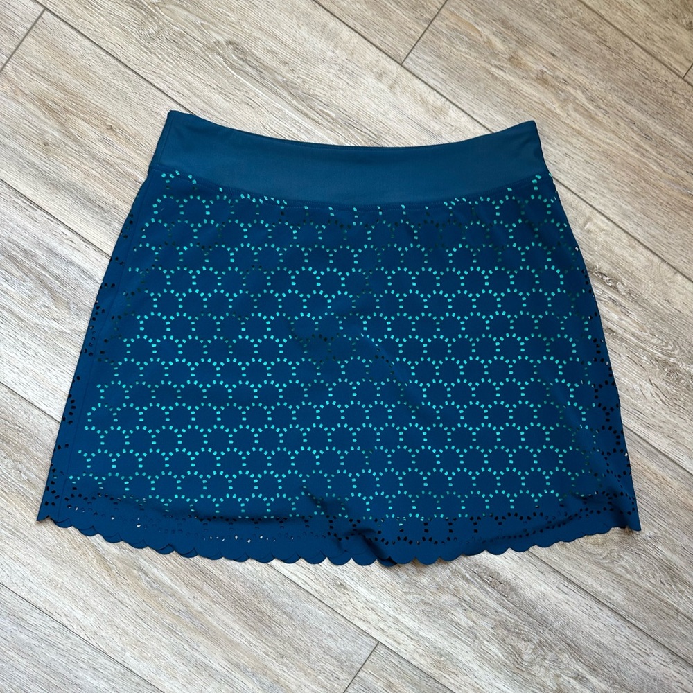 Title Nine Illusion Laser Cut Nimblene Skort Scalloped Hem Blue Teal Large